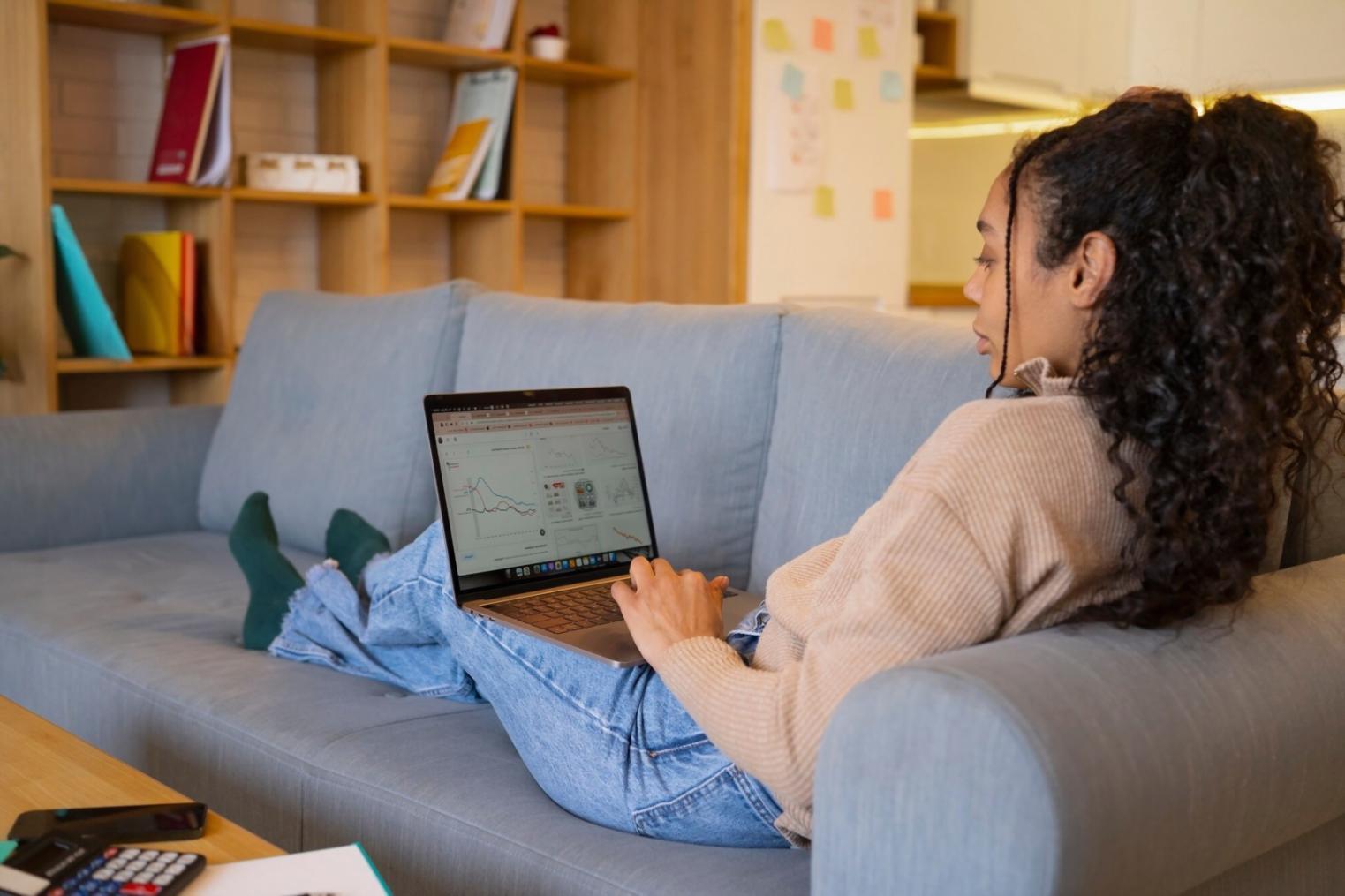 Sesión de planificación financiera con cliente digital