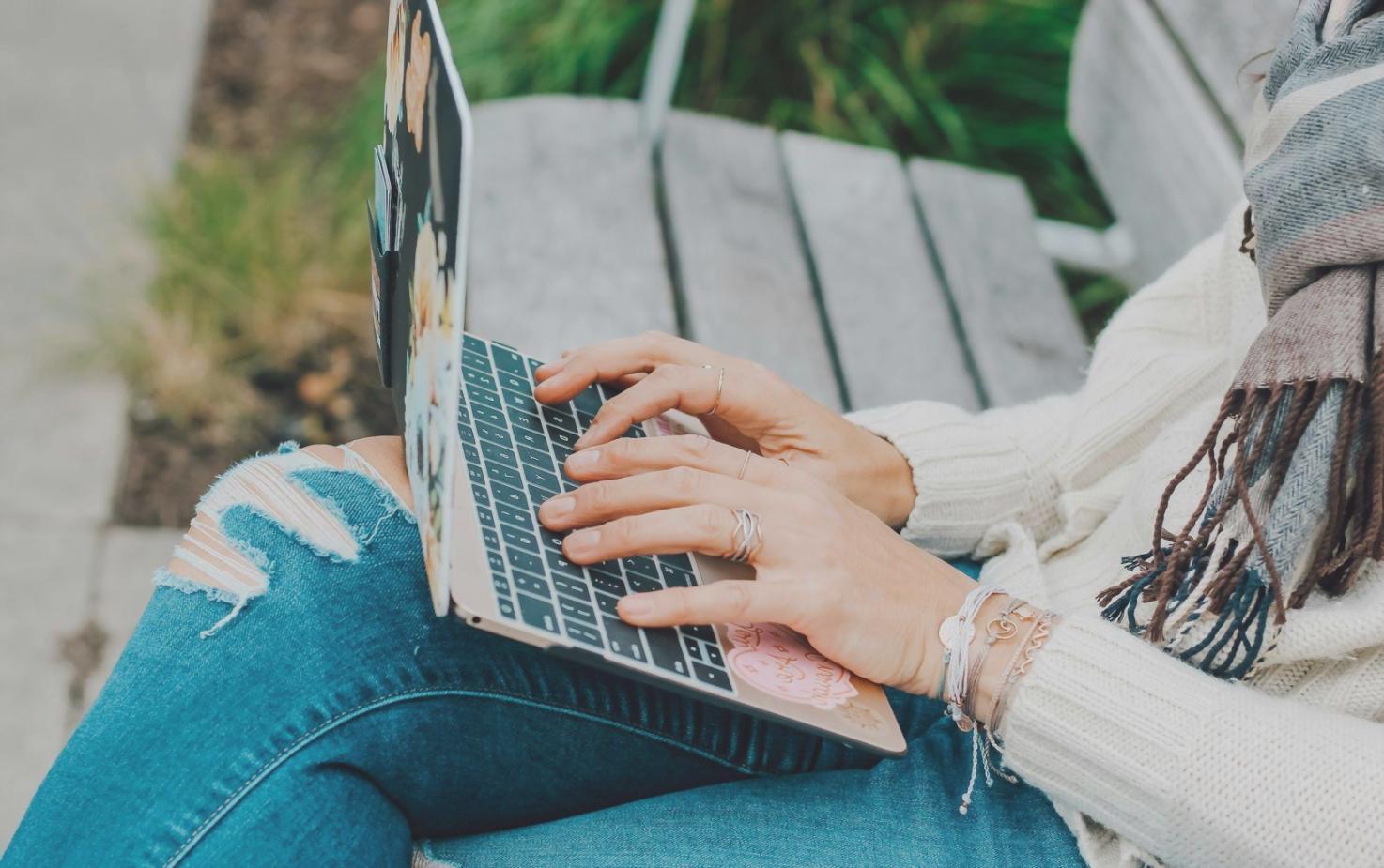 Análisis financiero de negocio online con gráficos y métricas reales